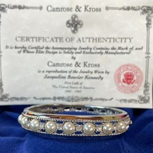 Can rose & Kross Pearl Bangle